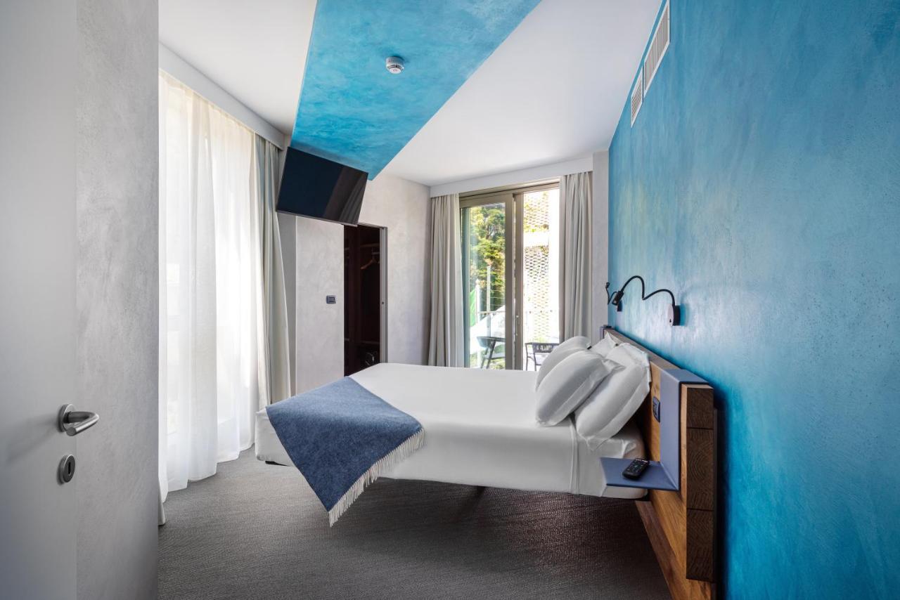 Suite with Spa Bath,1263839827:JPEG